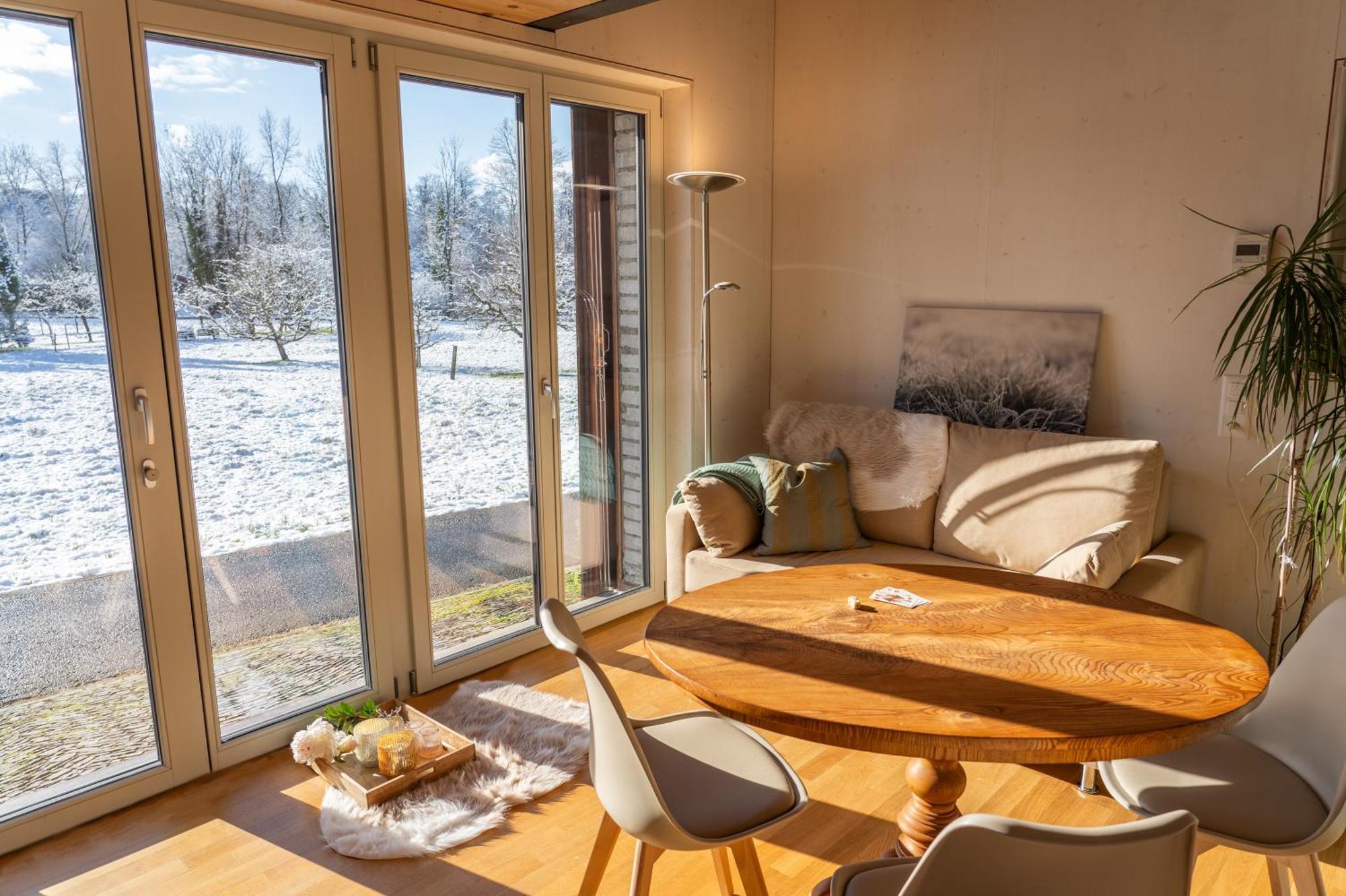 Tiny House Chez Claudine - Relaxen, Workspace, Naehe Thermen, Netflix, Free Parking & Wifi Brugg  Luaran gambar