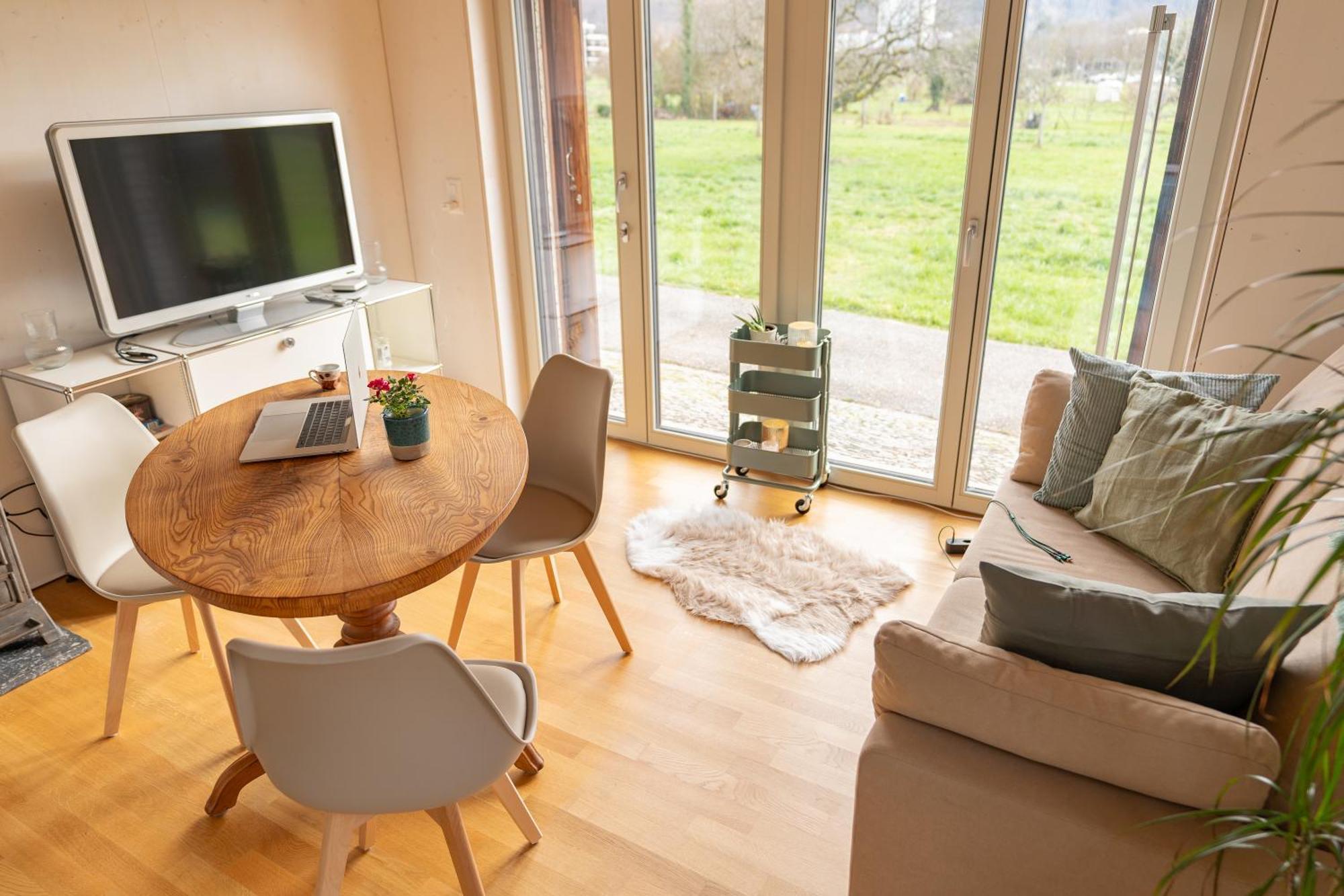 Tiny House Chez Claudine - Relaxen, Workspace, Naehe Thermen, Netflix, Free Parking & Wifi Brugg  Luaran gambar